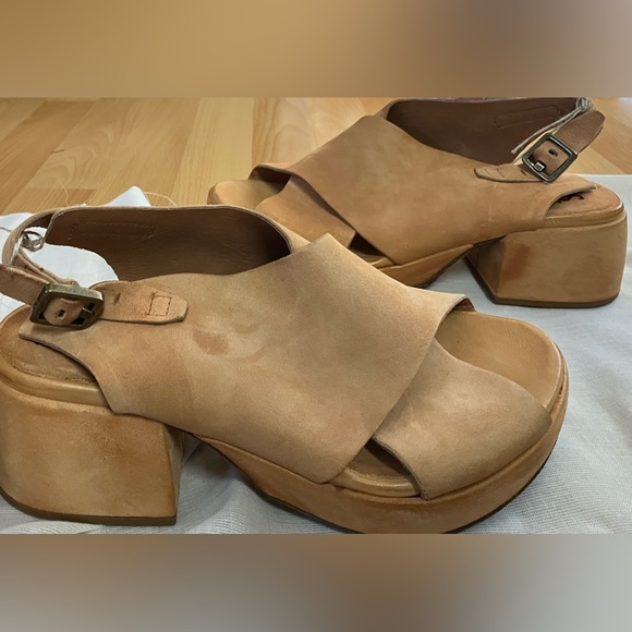 Size 7 A.S. 98 Calle Hook & Loop Tan Suede Criss Cross Block Heel Sandals - Picture 9 of 12